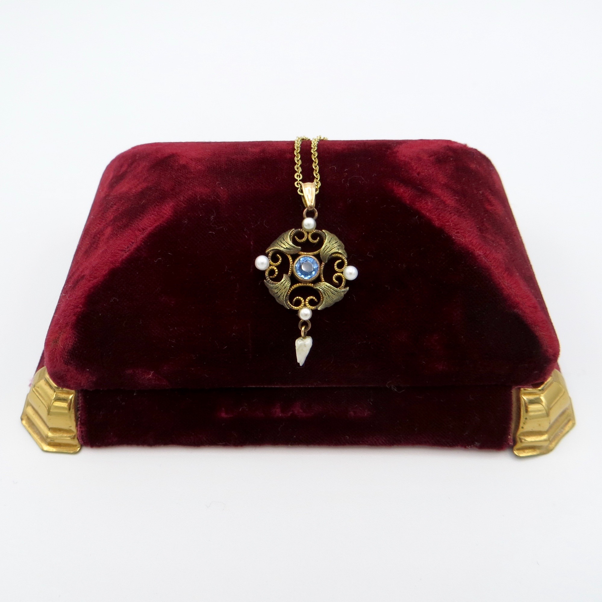 Round Victorian Pendant