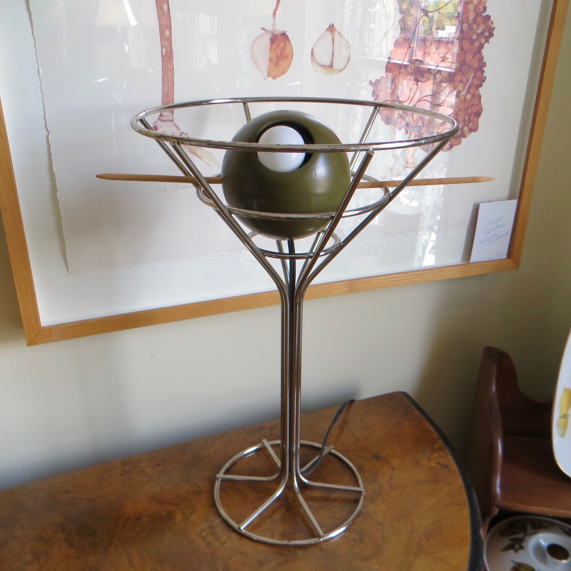 Decorative Antiques On Queen