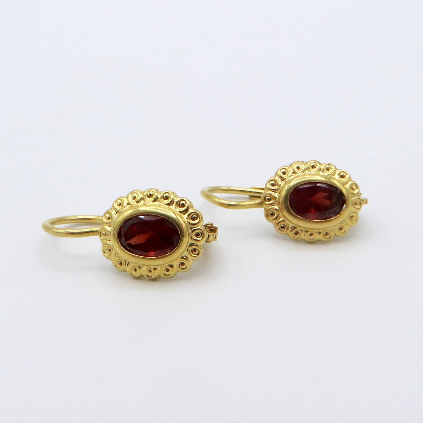 18kt Gold Frame Garnet Earrings