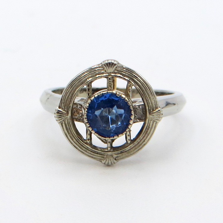 18kt White Gold and Sapphire Ring