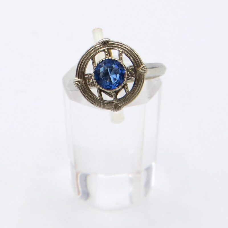 18kt White Gold and Sapphire Ring