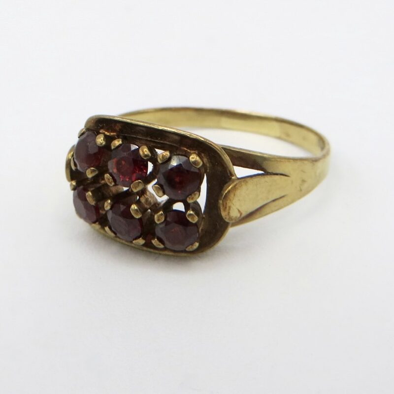 8kt Gold and Garnet Ring