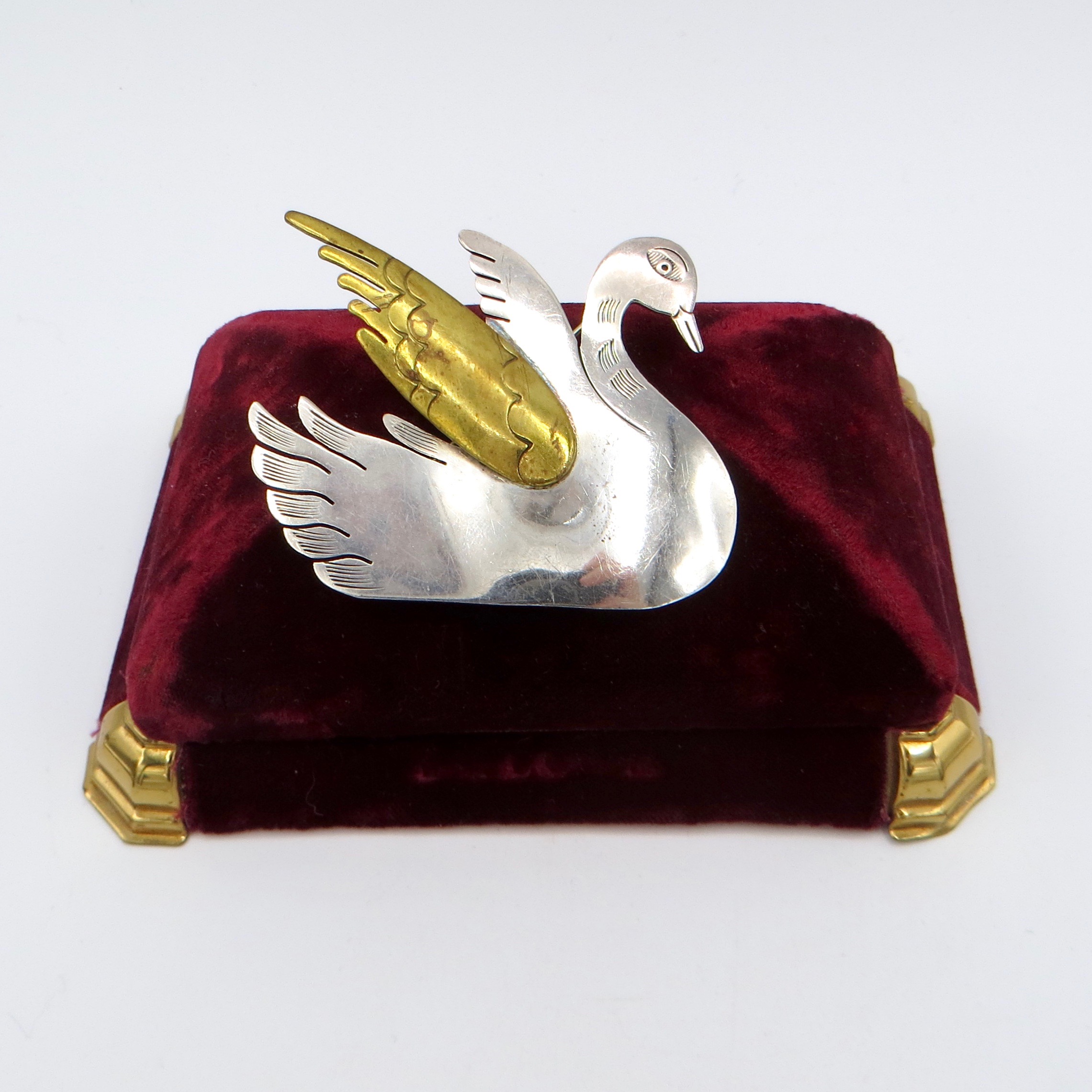 Silver Swan Brooch