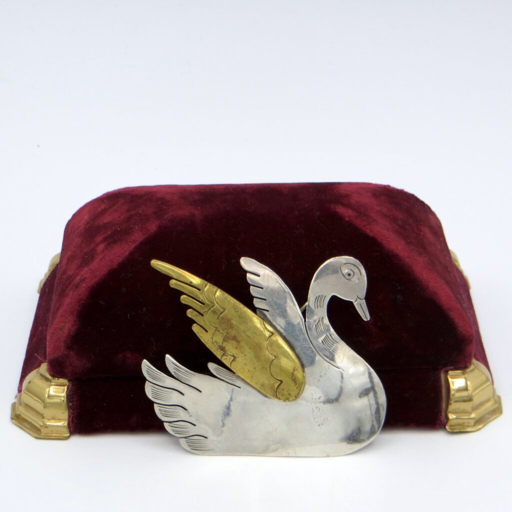 Silver Swan Brooch