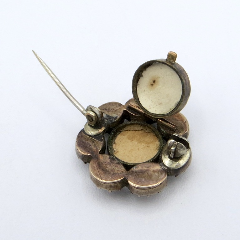 Victorian Garnet Photo Brooch