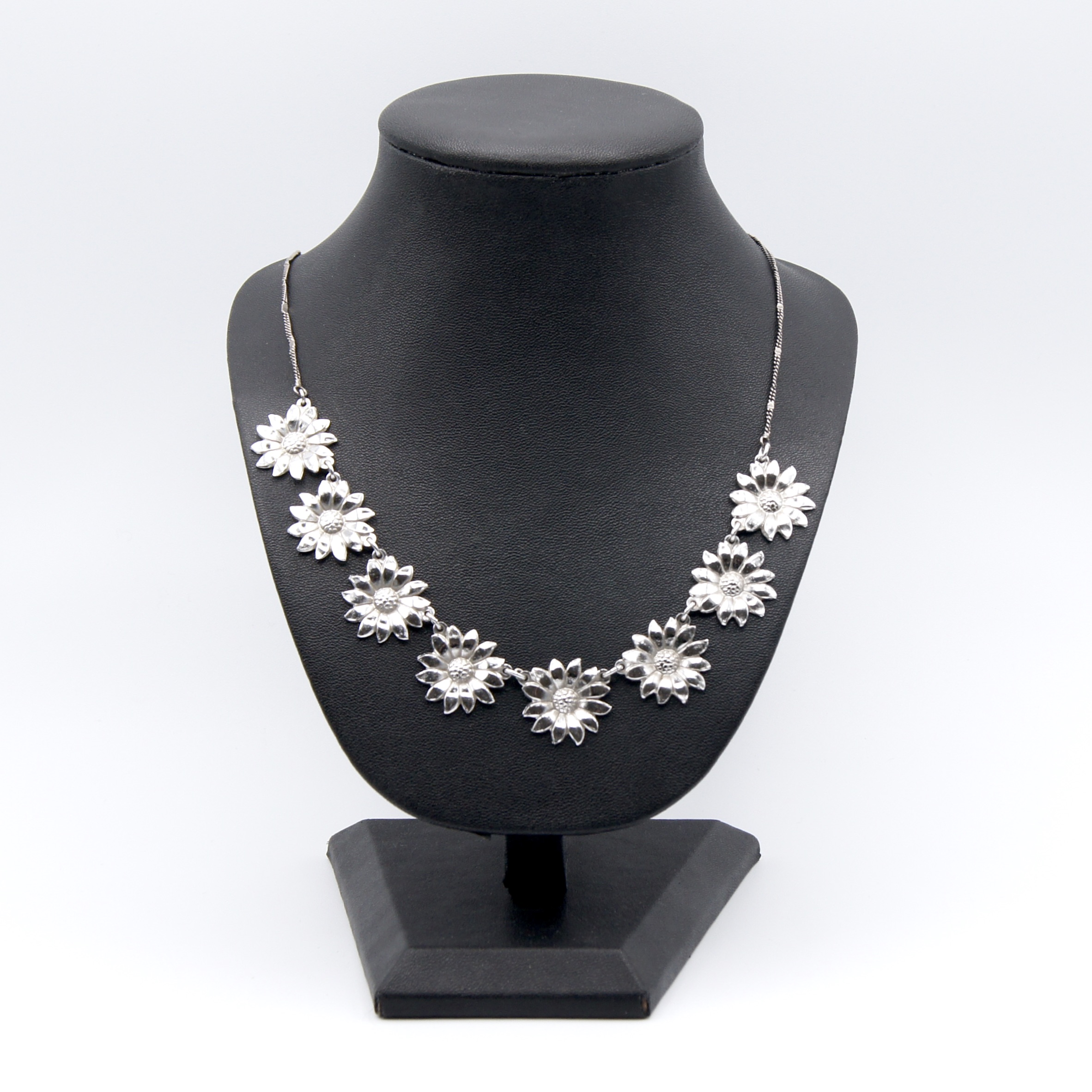 Silver Daisy Necklace