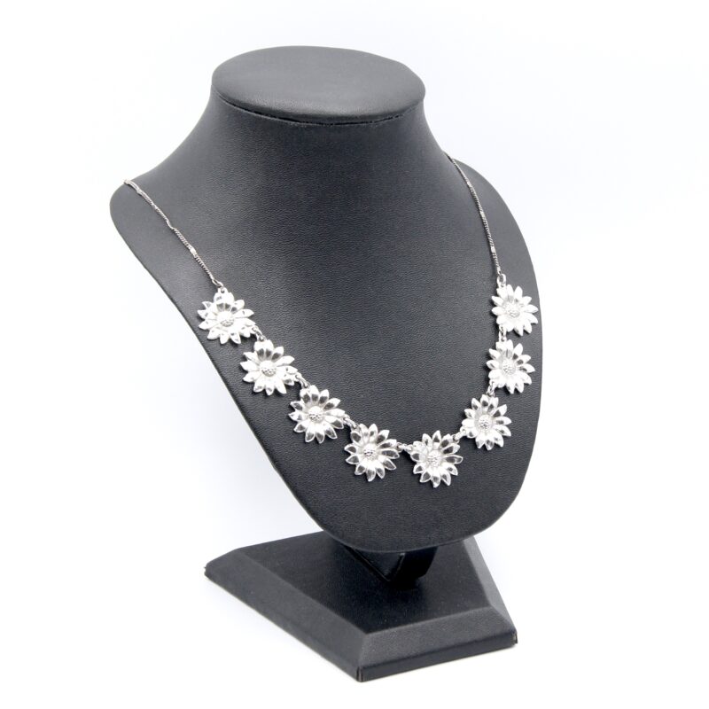 Silver Daisy Necklace
