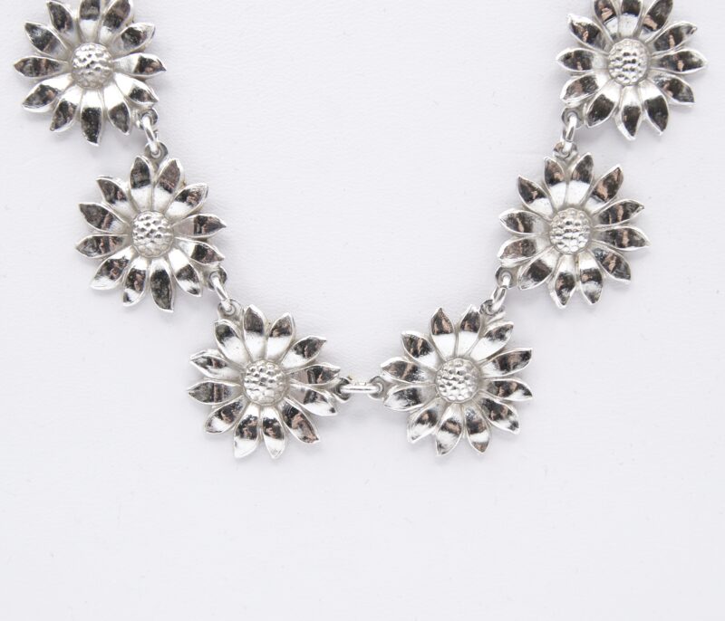 Silver Daisy Necklace