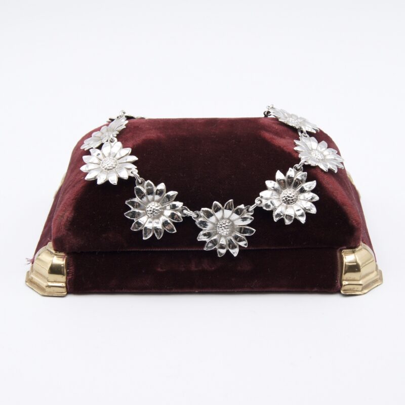 Silver Daisy Necklace