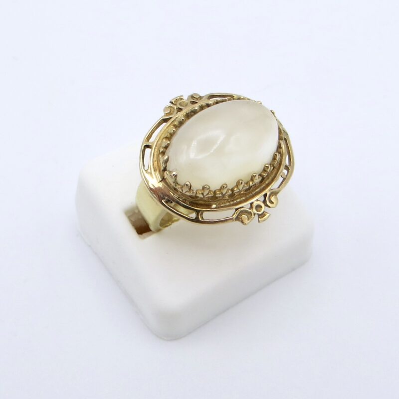 14kt Gold & Moonstone Ring