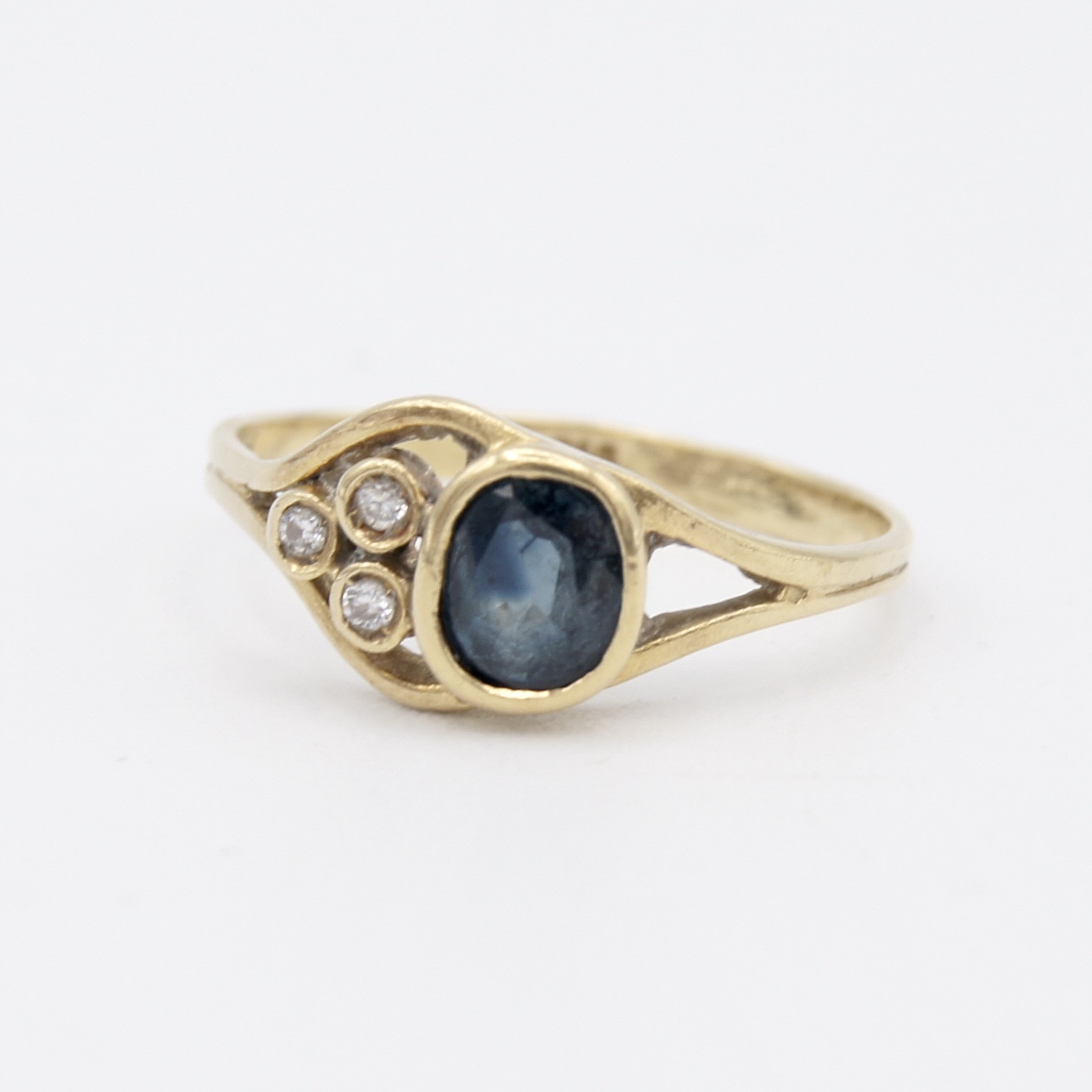18kt Gold, Sapphire & Diamond Ring