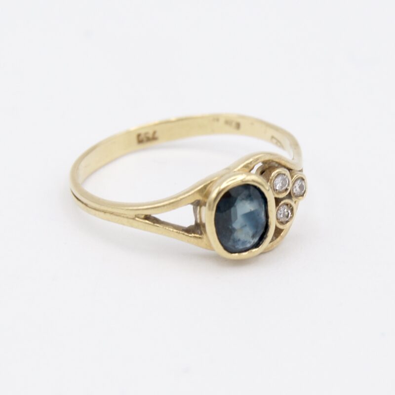 18kt Gold, Sapphire & Diamond Ring