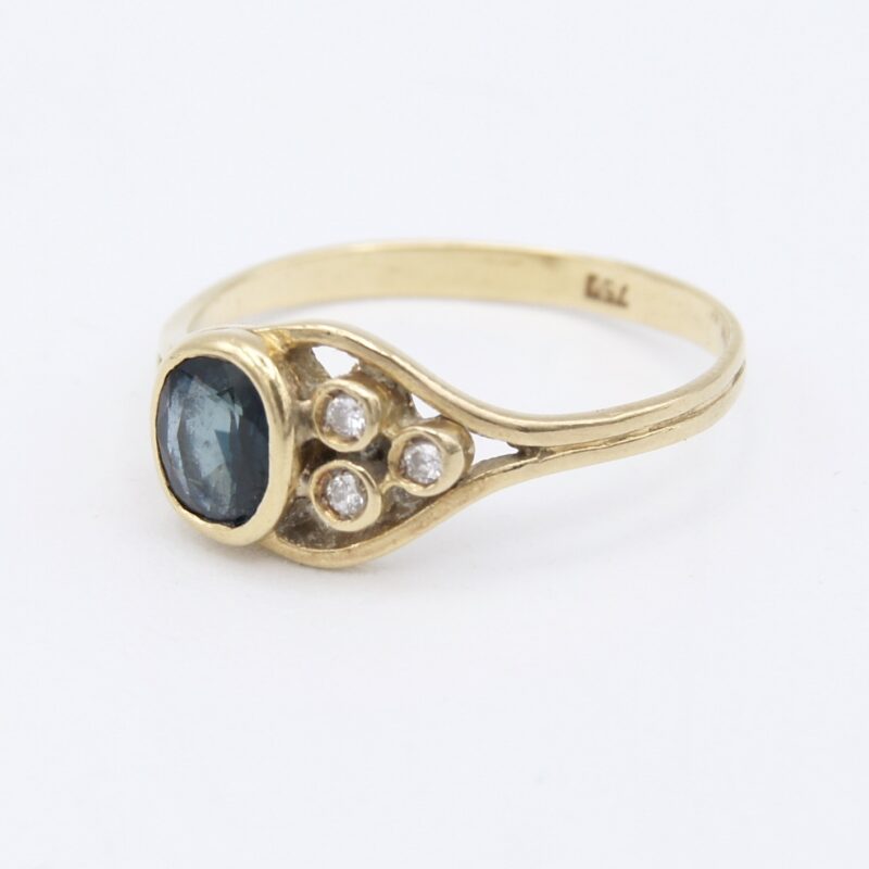 18kt Gold, Sapphire & Diamond Ring