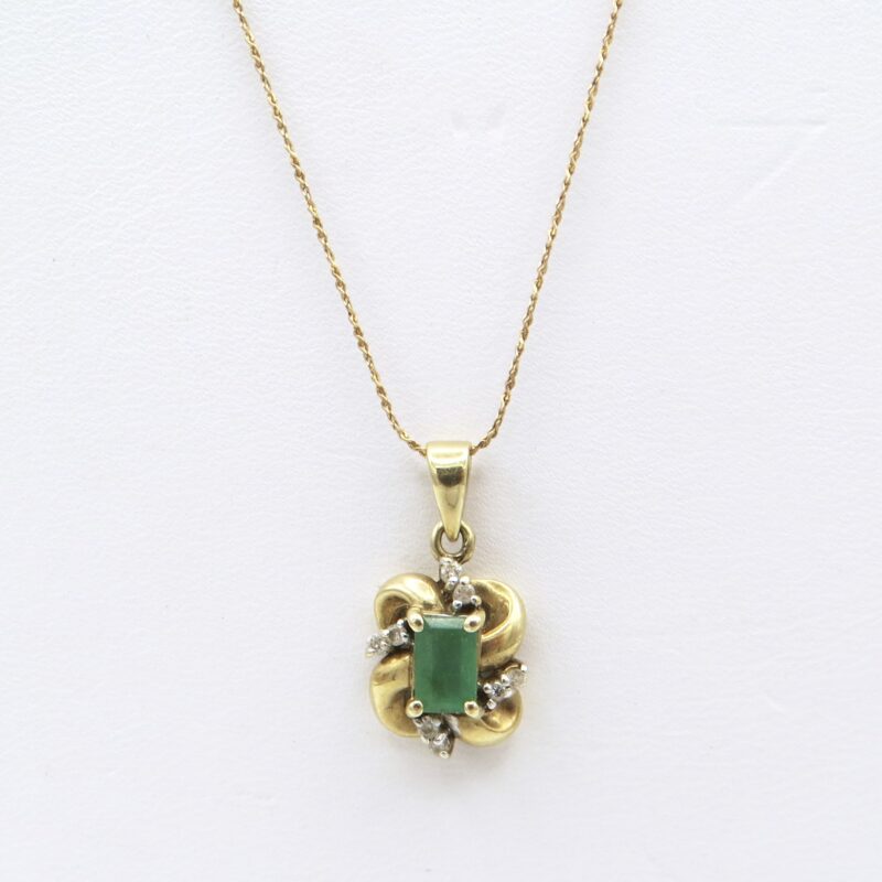10kt Gold, Emerald & Diamond Necklace